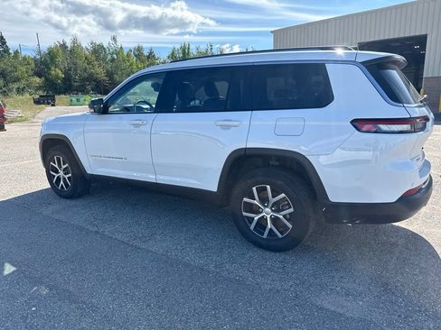 Used 2023 Jeep Grand Cherokee L Limited AWD/4WD image 11