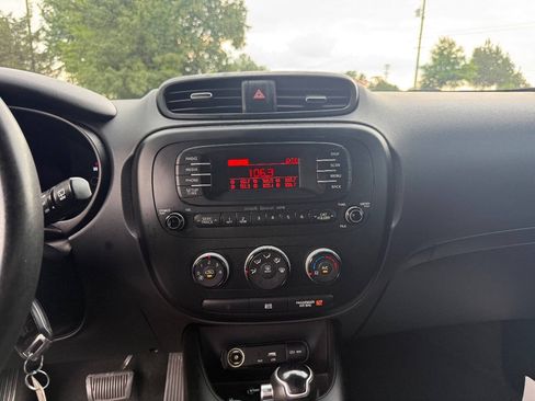 Used 2016 Kia Soul FWD image 12