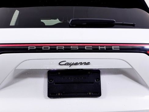 Certified 2023 Porsche Cayenne Platinum Edition image 13