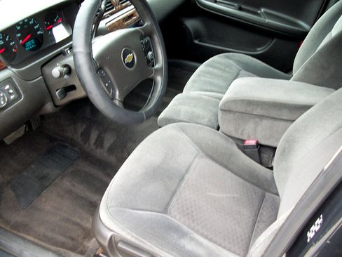 Used 2014 Chevrolet Impala Limited LS image 2