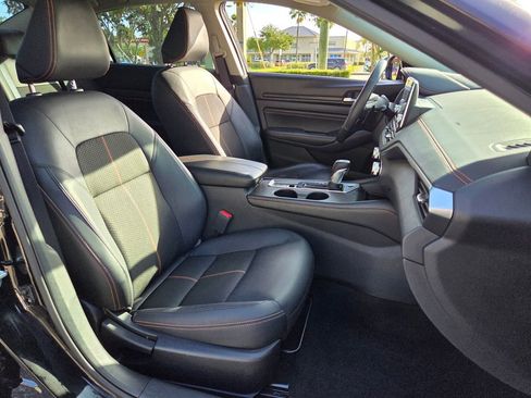 Used 2022 Nissan Altima 2.5 SR w/ Midnight Edition Package AWD/4WD image 18