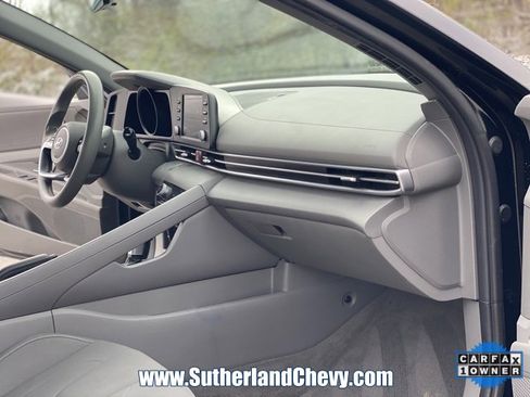 Used 2021 Hyundai Elantra SEL image 15