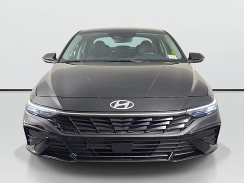 Used 2026 Hyundai Elantra Limited FWD image 9