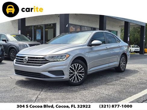 Used 2021 Volkswagen Jetta SE w/ SE Cold Weather Package FWD image 1
