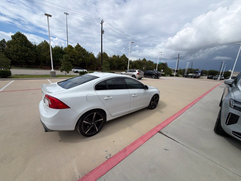 Used 2016 Volvo S60 T5 R-Design FWD image 5