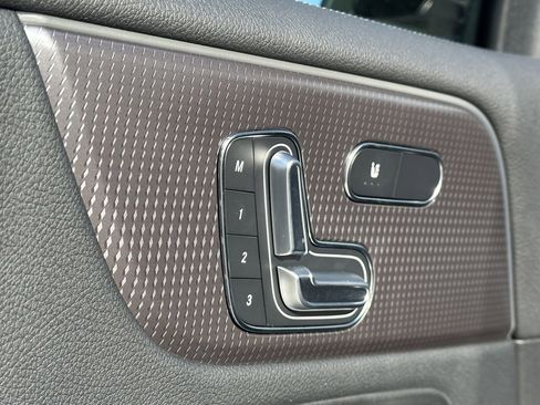 Used 2023 Mercedes-Benz EQB 300 4MATIC image 5