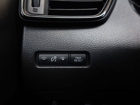 Used 2018 Nissan Rogue SV AWD/4WD image 34