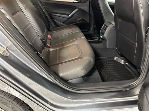 Used 2022 Volkswagen Passat 2.0T SE image 8