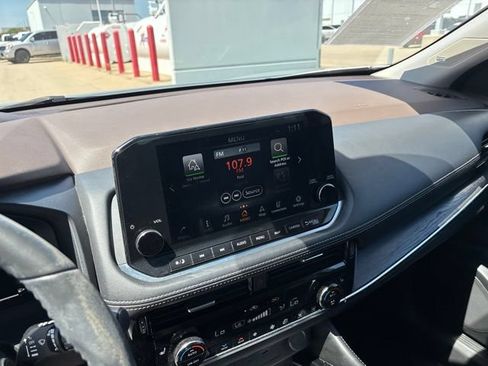 Used 2023 Nissan Rogue Platinum w/ Platinum Premium Package FWD image 18