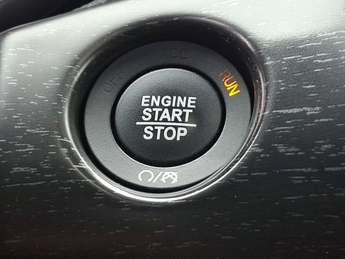 Used 2018 Jeep Grand Cherokee Altitude AWD/4WD image 23