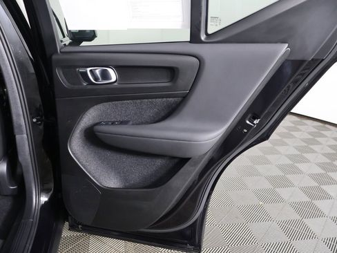 Used 2024 Volvo XC40 B5 Plus image 28