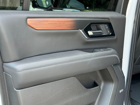 Used 2025 GMC Yukon XL Denali AWD/4WD image 48
