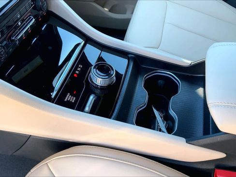 Used 2025 Jeep Grand Cherokee L Limited image 17