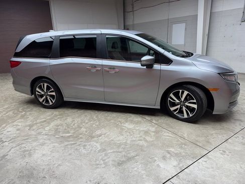 Used 2023 Honda Odyssey Touring image 6