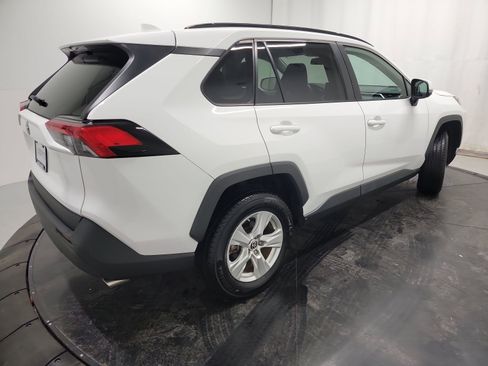 Used 2021 Toyota RAV4 LE image 9