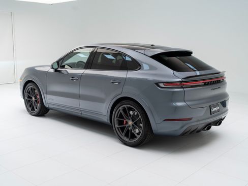 Certified 2026 Porsche Cayenne GTS AWD/4WD image 3