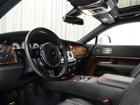 Used 2016 Rolls-Royce Wraith image 32