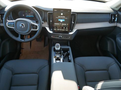 New 2026 Volvo XC90 B6 Core image 7