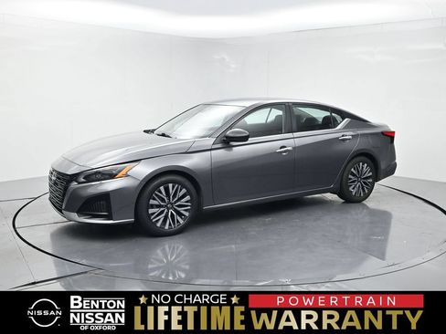 Used 2024 Nissan Altima 2.5 SV FWD image 1