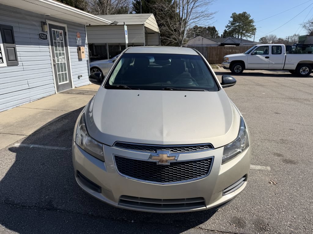 Used 2014 Chevrolet Cruze LT FWD image 2