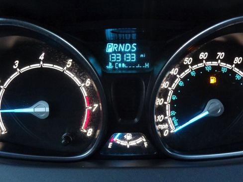 Used 2015 Ford Fiesta Titanium image 23