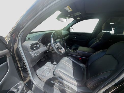 Used 2025 Honda Pilot TrailSport image 9
