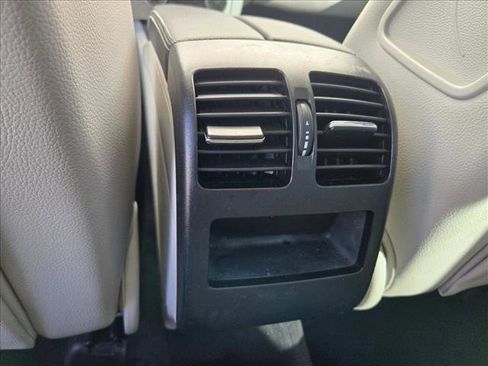 Used 2015 Mercedes-Benz GLK 350 4MATIC image 16