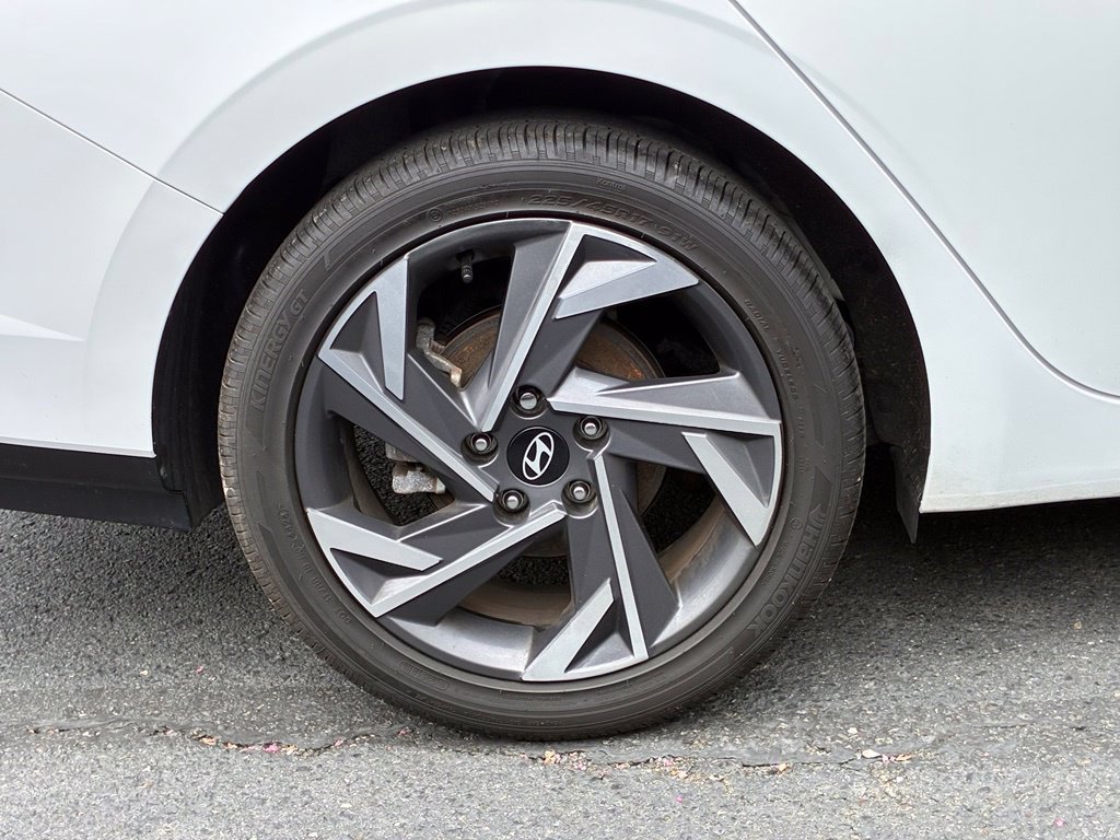 Certified 2025 Hyundai Elantra Limited FWD image 50