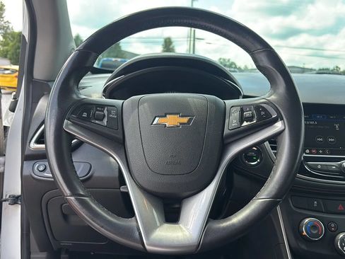 Used 2019 Chevrolet Trax LT w/ LT Convenience Package AWD/4WD image 20