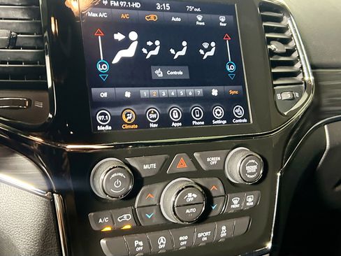 Used 2022 Jeep Grand Cherokee Limited image 27