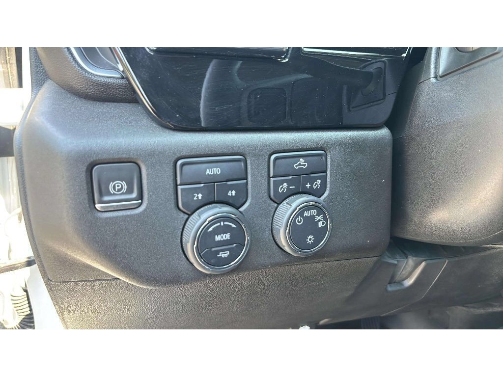 Used 2023 Chevrolet Silverado 1500 LT AWD/4WD image 19