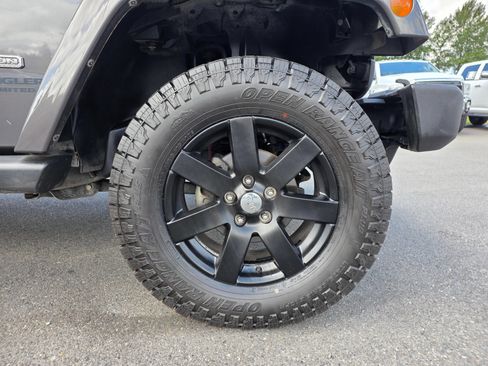 Used 2017 Jeep Wrangler Unlimited Rubicon AWD/4WD image 10