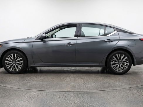 Used 2025 Nissan Altima 2.5 SV FWD image 5