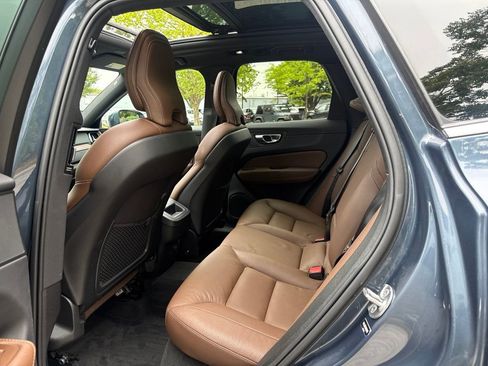 Used 2022 Volvo XC60 B5 Momentum w/ Advanced Package AWD/4WD image 23