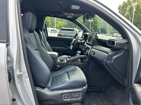 Used 2025 Toyota 4Runner Platinum AWD/4WD image 19