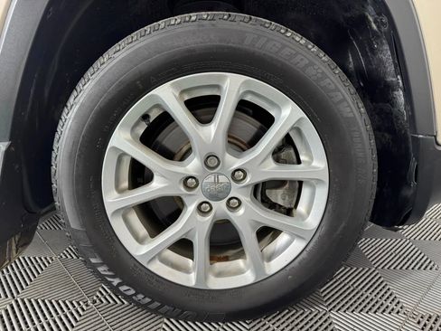 Used 2015 Jeep Cherokee Sport image 41