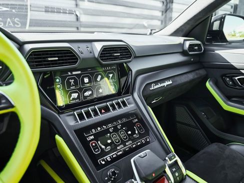 Used 2022 Lamborghini Urus AWD/4WD image 66