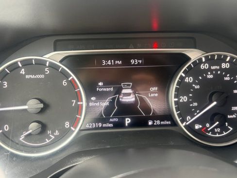 Used 2023 Nissan Rogue SV AWD/4WD image 16