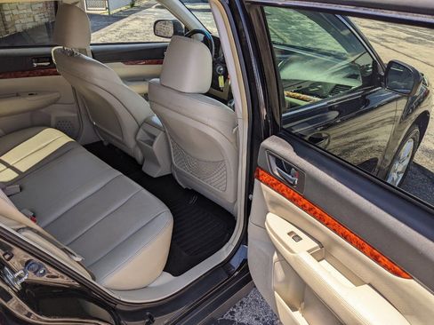Used 2012 Subaru Outback 2.5i Limited w/ Moonroof Pkg AWD/4WD image 15