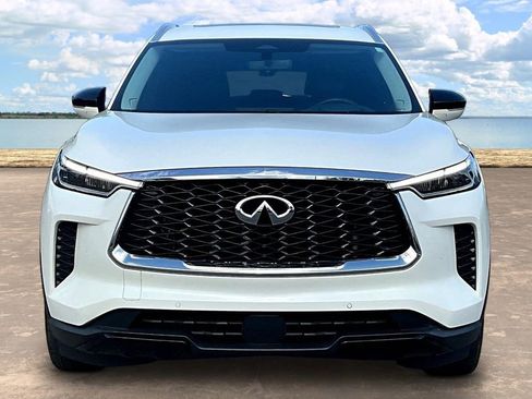 Used 2023 INFINITI QX60 Luxe w/ Vision Package FWD image 2