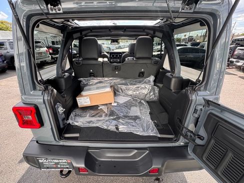New 2026 Jeep Wrangler Unlimited Sahara AWD/4WD image 7
