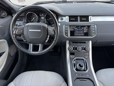 Used 2016 Land Rover Range Rover Evoque SE image 17