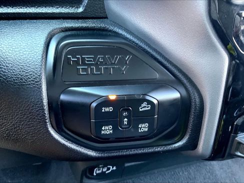 Used 2025 RAM 2500 Big Horn AWD/4WD image 32
