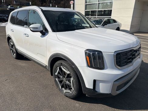 Used 2023 Kia Telluride S w/ S Sunroof Package image 1