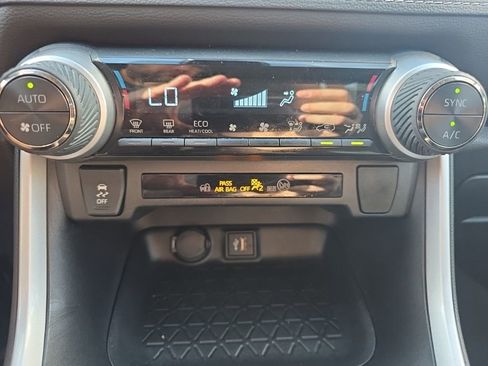 Used 2024 Toyota RAV4 XLE image 29