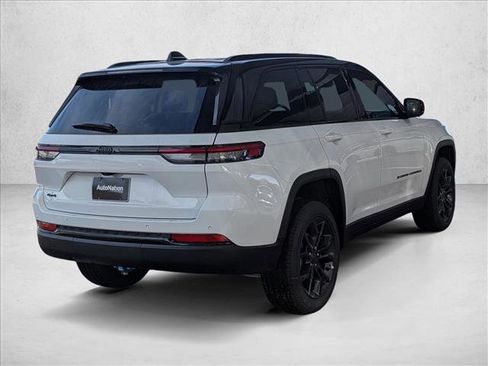 New 2025 Jeep Grand Cherokee Limited image 2