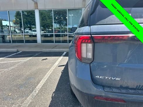 Used 2025 Ford Explorer Active AWD/4WD image 9