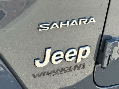 Used 2022 Jeep Wrangler Unlimited Sahara w/ LED Lighting Group AWD/4WD image 19