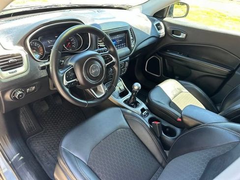 Used 2018 Jeep Compass Latitude w/ Popular Equipment Group AWD/4WD image 12