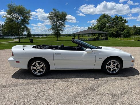 Used 2002 Chevrolet Camaro Z28 w/ SS Performance/Appearance Pkg RWD image 40